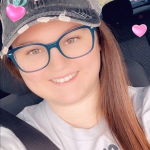 Meet your Posher, Alicia